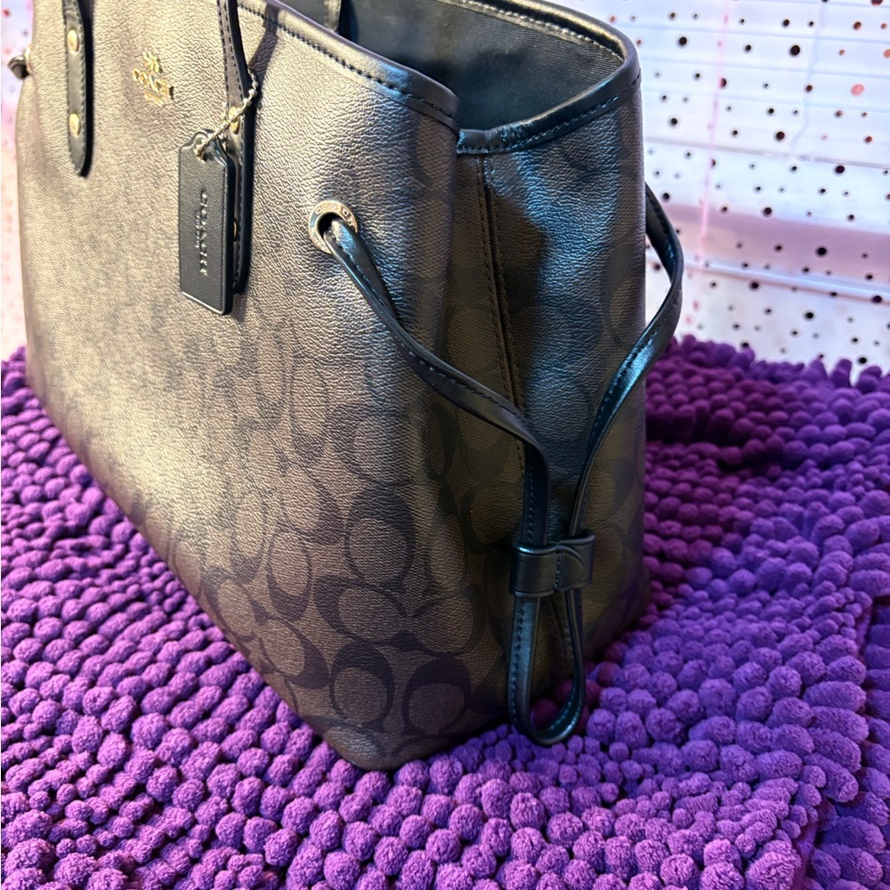 Coach Black and Brown Signature Shoulder Bag - Picture 6 of 9